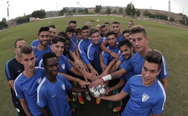 Grupo de jugadores de participaron en la Youth League la campaña anterior.