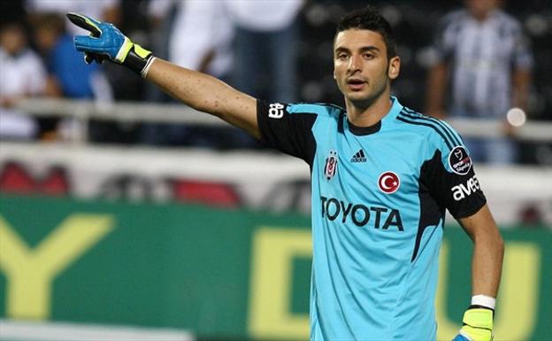 El portero Cenk Gonen.