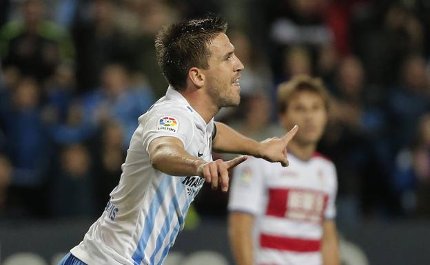 Camacho celebra un gol en el partido de la pasada campaña contra el Granada en La Rosaleda.