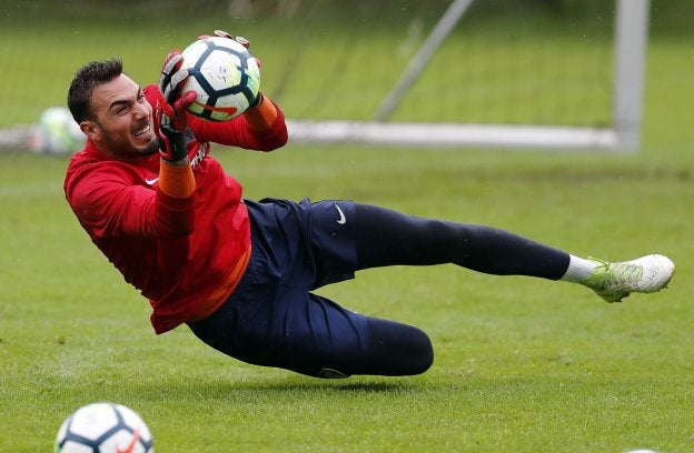 Roberto se emplea a fondo en una parada en un entrenamiento de la estadía en Garderen (Holanda).