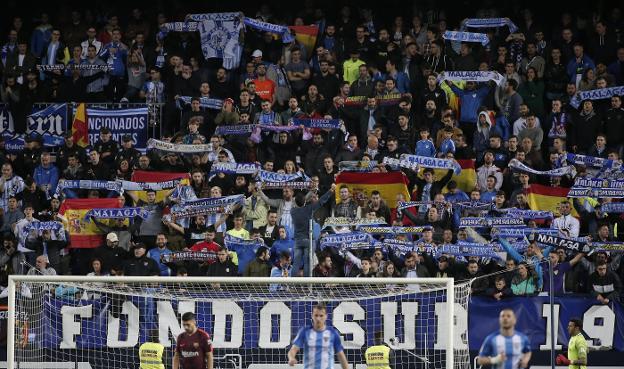La Rosaleda se llenó por última vez con la visita del Barcelona./Ñito Salas