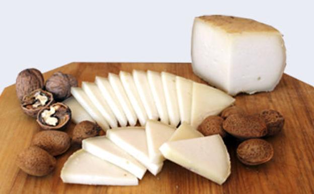 1. Tabla de queso semicurado de Sierra Crestellina.