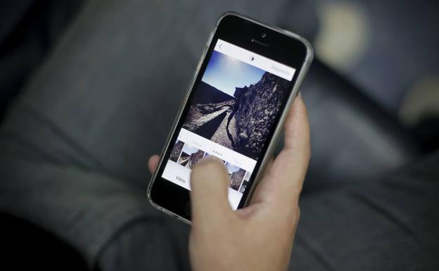 Roba las claves de Instagram de un compañero del colegio en Málaga para subir insultos y desnudos