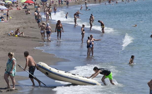 Imagen de la playa de Huelin este sábado/Álvaro Cabrera