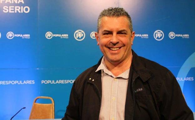 Garrido, en la sede del PP de Torremolinos./SUR