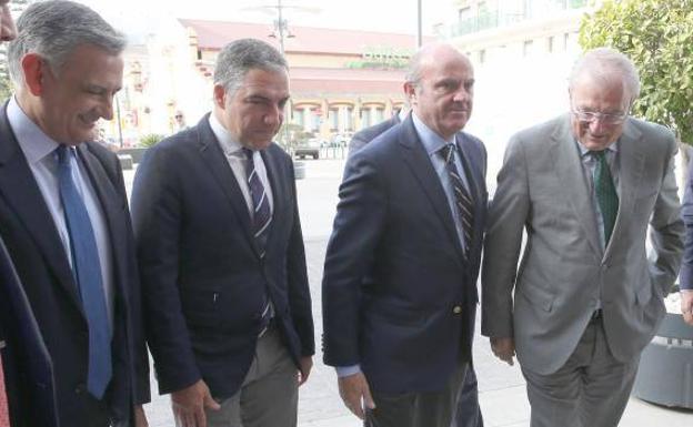 Manuel Azuaga, Luis de Guindos, Elías Bendodo y José Luis Romero, ayer.