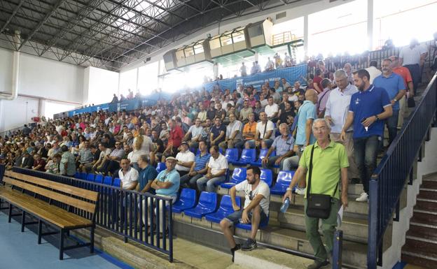 Asamblea de taxistas celebrada este martes./Ñito Salas
