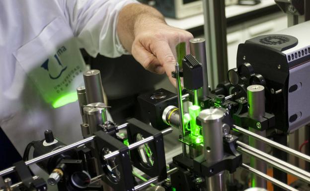 La beca permite un primer contacto con la investigación.