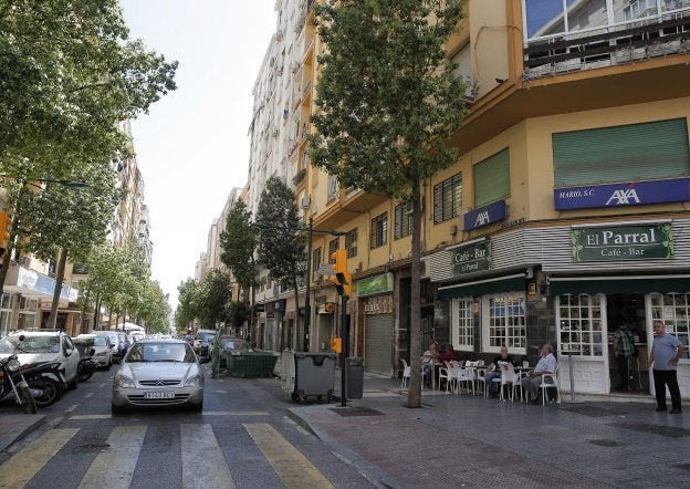La calle Sevilla está incluida en la petición vecinal para implantar la zona azul.