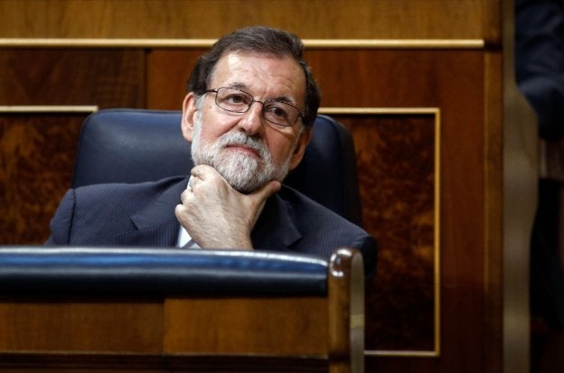 Mariano Rajoy sentado en su escaño del Congreso. :: óscar del pozo