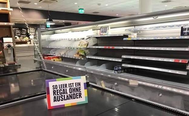Había carteles para explicar el vacío de ciertas secciones.