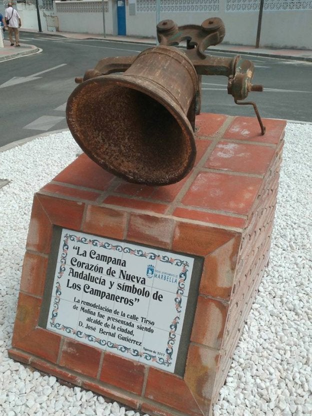Azulejo colocado con motivo de la presentación de la obra. :: sur