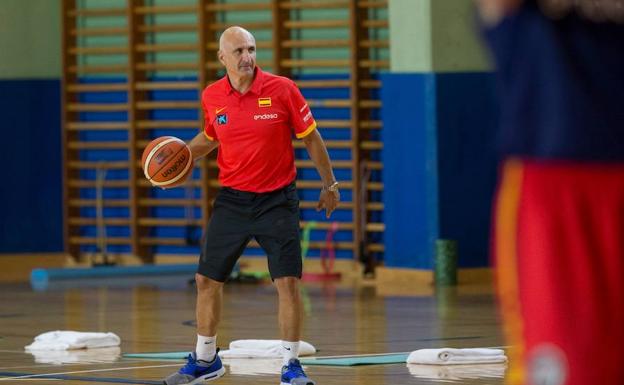 Enrique Salinas, en uno de los entrenamientos con la selección española.