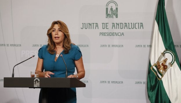 La presidenta de la Junta, Susana Díaz, durante la rueda de prensa tras el primer Consejo de Gobierno después de las vacaciones de verano. :: efe