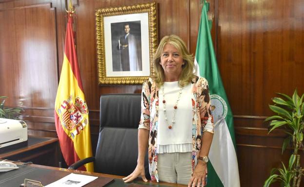 Ángeles Muñoz volvió ayer al despacho de la Alcaldía de Marbella