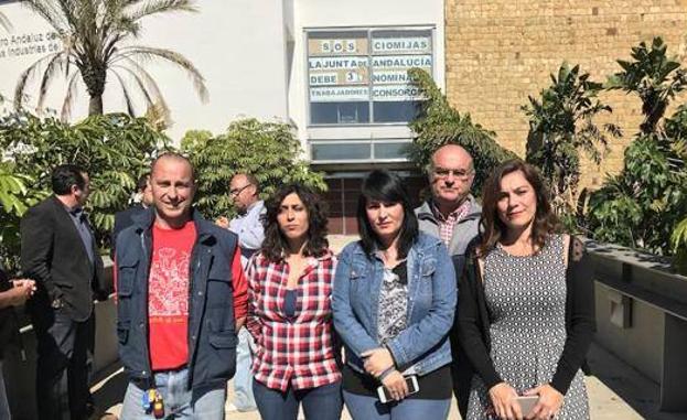 Elio, Virginia, Juan, Manolo e Inés respiran ya un poco más tranquilos tras cobrar el sueldo.