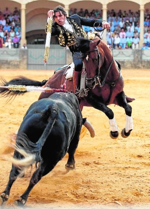 Diego Ventura, dejando su sello, ayer, en Ronda. :: sur