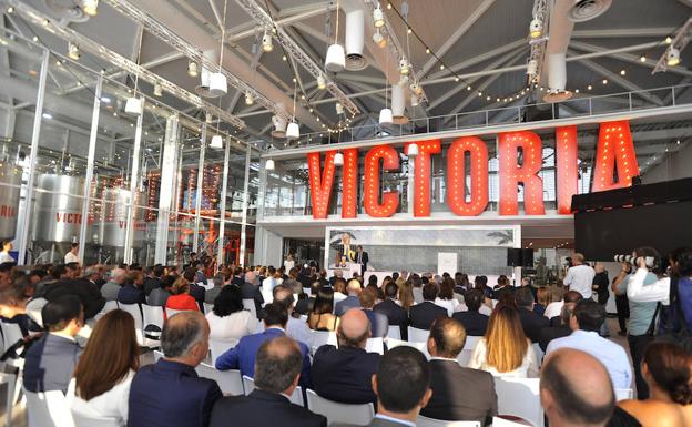 La inauguración de la planta de producción reunió a cientos de invitados