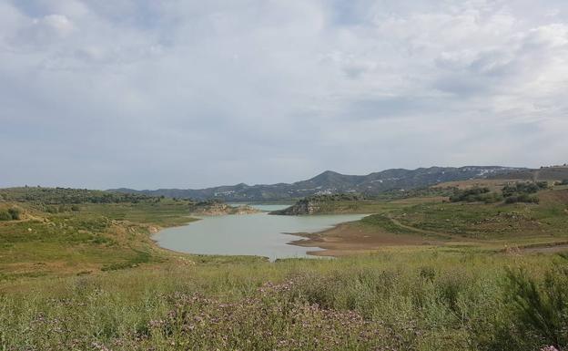 El descenso del agua del embalse lleva tiempo mostrando suelos que debían estar cubiertos.