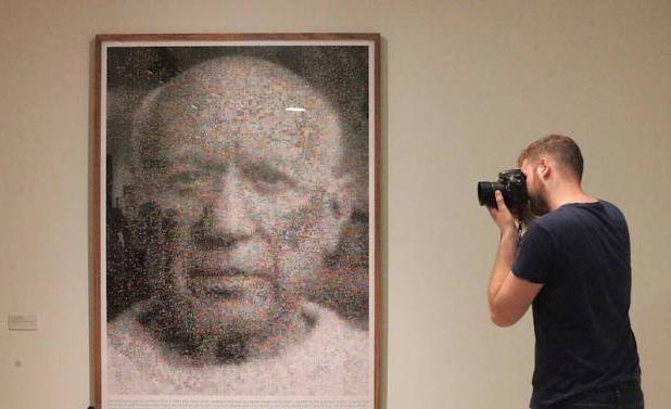 Una de las fotografías de Picasso que se exhiben en la muestra.