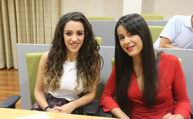 Virginia Gómez (izquierda) y Marina Villanueva irán a Alemania con la beca Manuel Molina.