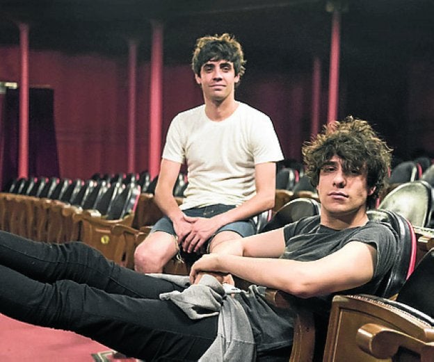 'Los Javis', profesores en 'OT'. :: R. C.