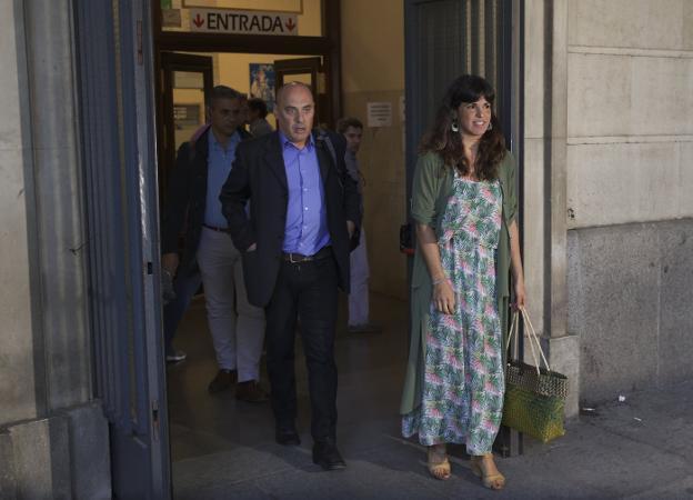 Teresa Rodríguez, saliendo ayer de los juzgados tras declarar./EFE
