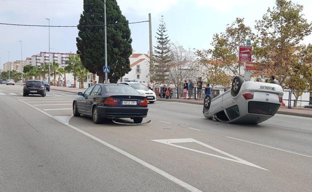 Uno de los vehículos siniestrados. /SUR