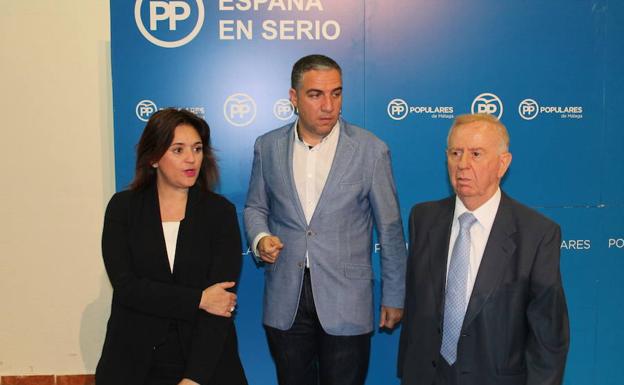 Del Cid, Bendodo y Fernández Montes, en un acto de partido celebrado el año pasado./A. G.