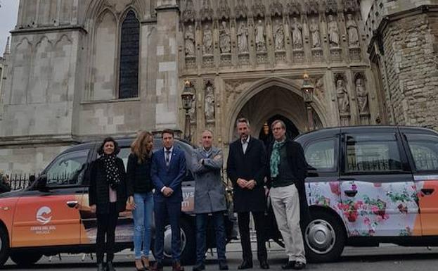 Bendodo, en la presentación de la campaña para promocionar la Costa en taxis de Londres/Salvador Salas