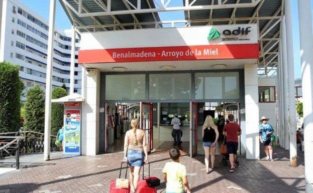 La parada de Arroyo de la Miel se encuentra a más de seis kilómetros./Alberto Gómez