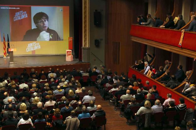 Puigdemont protagonizó un acto por videoconferencia. :: efe/