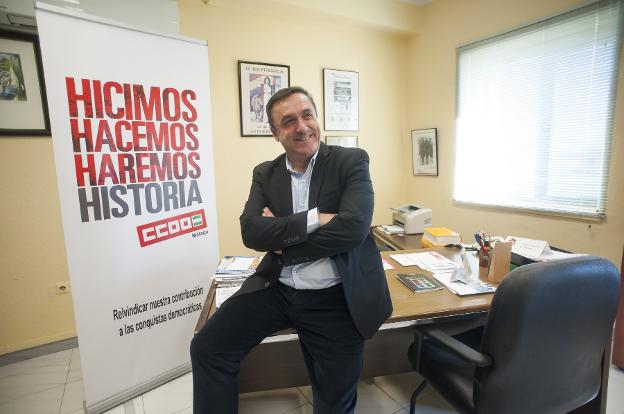 Muñoz, en su despacho de la sede provincial. :: francis silva/