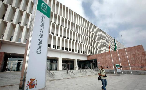 Condenado a once años de internamiento por pegar y violar a su madre adoptiva