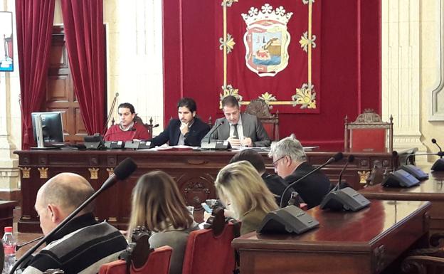 Un momento de la comisión de Economía./SUR