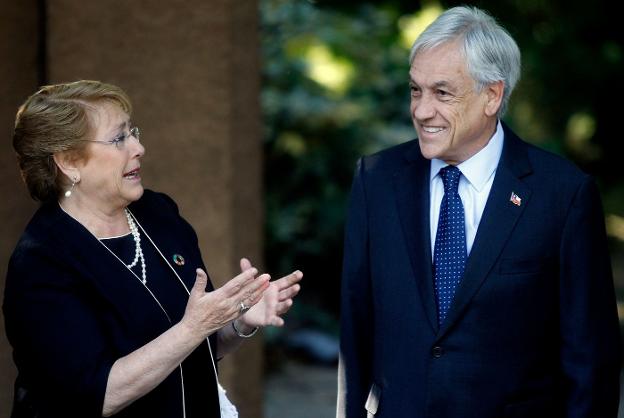 Michelle Bachelet y Sebastián Piñera. :: claudio reyes / Afp/
