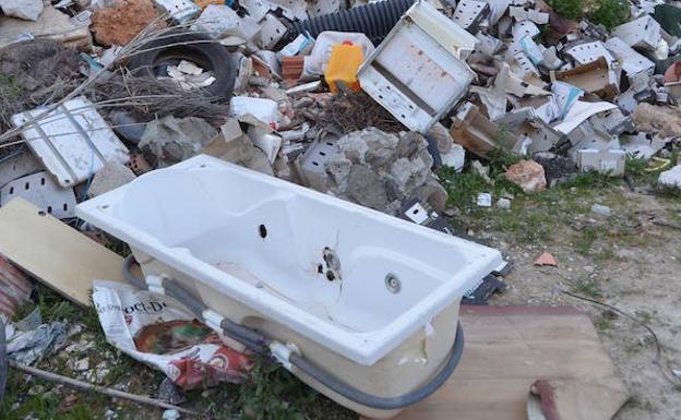 El vertedero ilegal de Nerja funcionó entre 1998 y 2016./Eugenio Cabezas