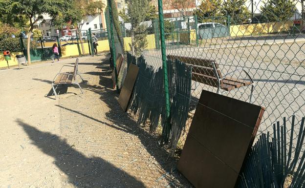 Tablas de madera que había colocadas para tapar los huecos.