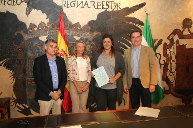 Javier García, Ángeles Muñoz, María J. Morales y Eloy Ortega. :: sur/