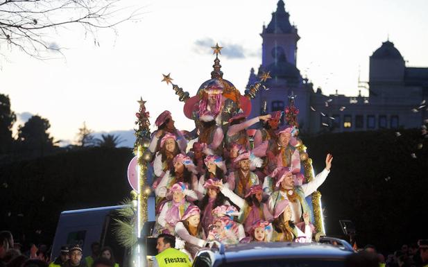 El Paje Real, con el Ayuntamiento al fondo.