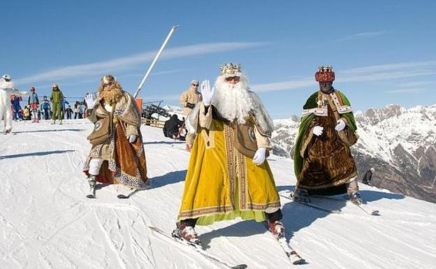 Los Reyes Magos se deslizan en las pistas de Cerler, en una imagen de archivo/