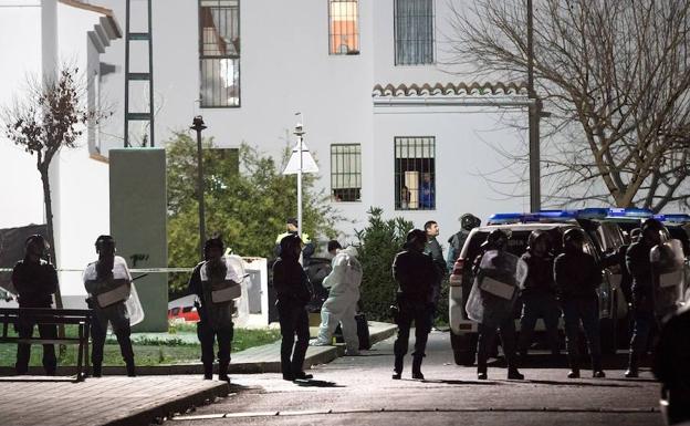 Despliegue de la Guardia Civil tras la reyerta en la Fuensanta./EFE