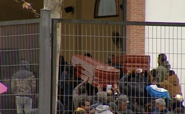 Coín despide a los dos fallecidos en la reyerta multitudinaria