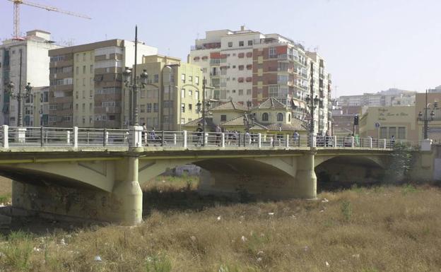 Los hechos ocurrieron en el puente de Armiñán de la capital. /Sur