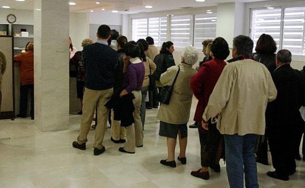 Los centros de salud reciben estos días a un mayor número de personas con patología respiratoria. /SUR