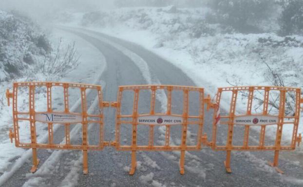 Acceso cortado a la Sierra de las Nieves./SUR