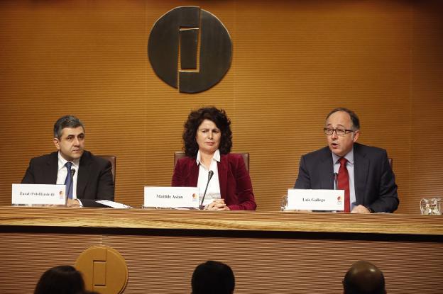 Matilde Asian anunció que en 2017 se ha batido récord en llegada de turistas extranjeros, con 82 millones de viajeros. :: efe. Javier Lizón/
