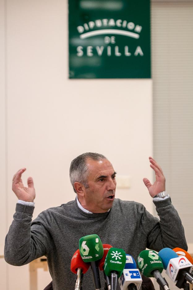 El alcalde de Pedrera, Antonio Nogales. :: efe/