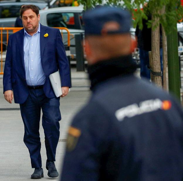 Oriol Junqueras, a la entrada de la Audiencia Nacional el pasado 2 de noviembre. :: JAVIER BARBANCHO / reuters/