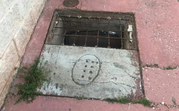 La arqueta sin una tapa.